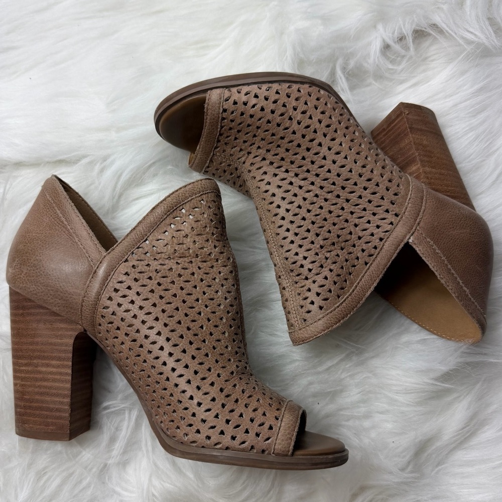 Lucky Brand Tan Peep-Toe Heeled Sandals - Picture 3 of 7